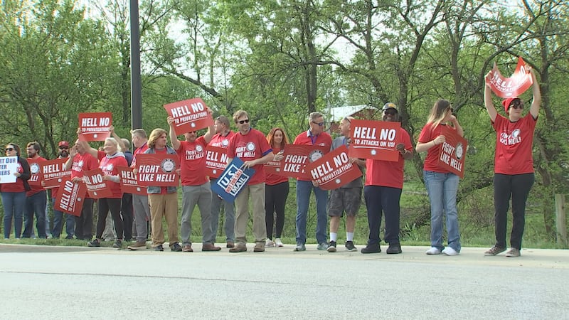 Almost 90 mail carriers from Kansas pulled support from passersby.