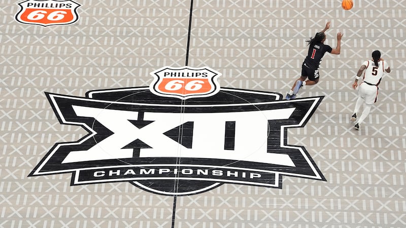 Cincinnati's Day Day Thomas (1) reaches for the ball along with Oklahoma State's Khalil...
