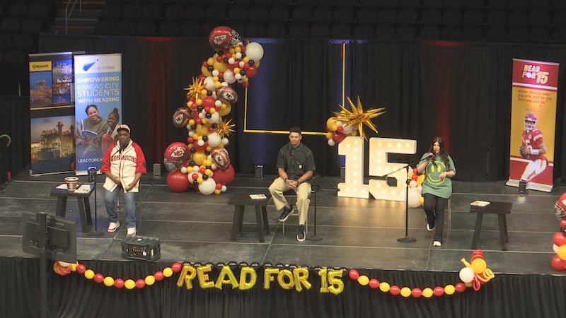 Patrick Mahomes reads aloud to thousands of KC area students
