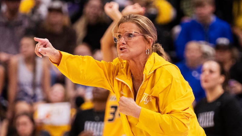 FILE - Missouri head coach Robin Pingeton calls a play during the first half of an NCAA...