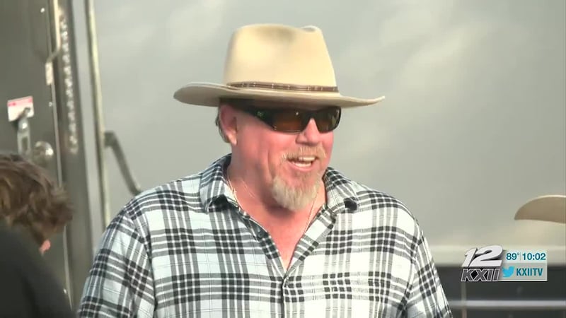 The main attraction for the night was none other than Texas’ own country music legend Pat Green.