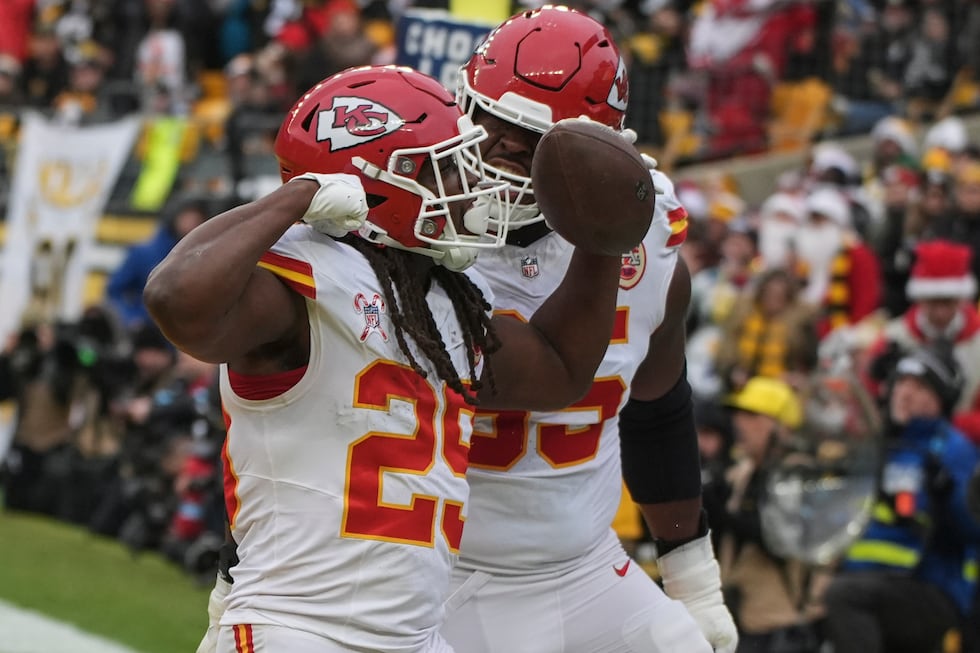 Kansas City Chiefs running back Kareem Hunt (29) celebrates his touchdown against the...