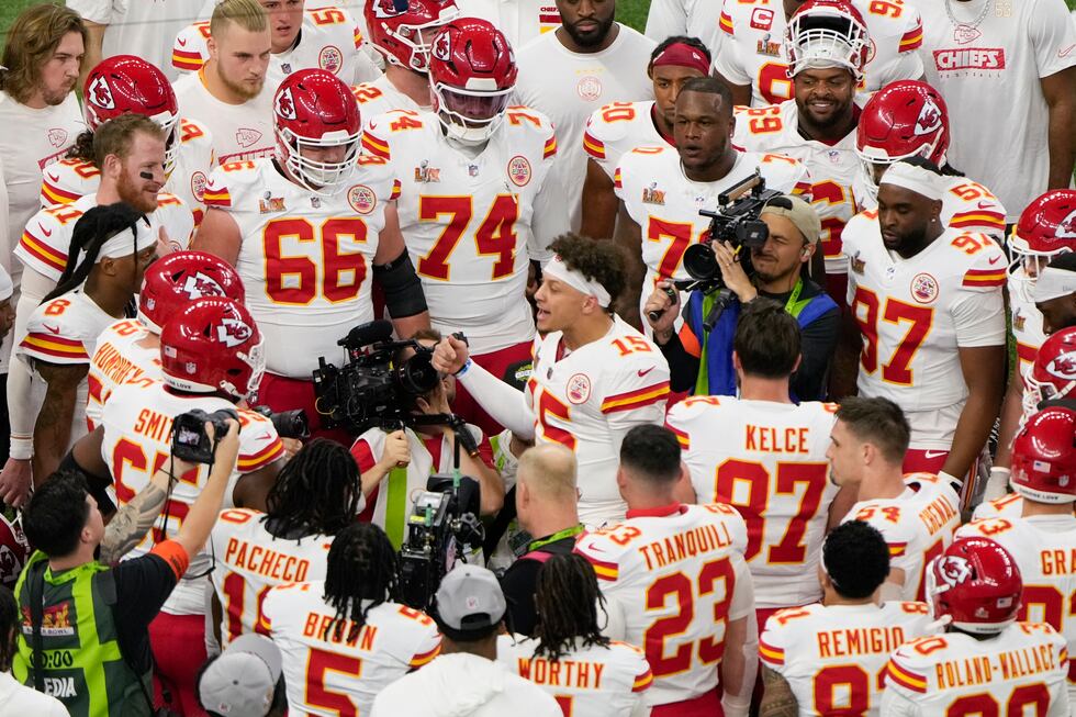Kansas City Chiefs quarterback Patrick Mahomes (15) talks to the team before the NFL Super...