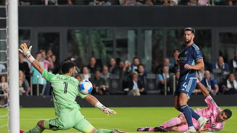 Inter Miami forward Luis Suarez, right, scores past Sporting Kansas City goalkeeper John...