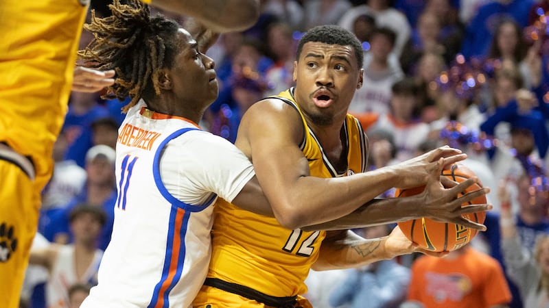 Florida guard Denzel Aberdeen pressures Missouri guard Tony Perkins during the first half of...